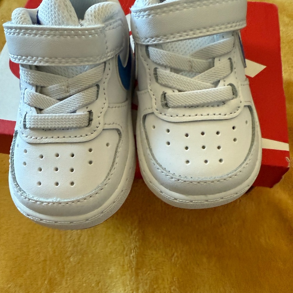 Nike Kids' Sneakers in White and Blue